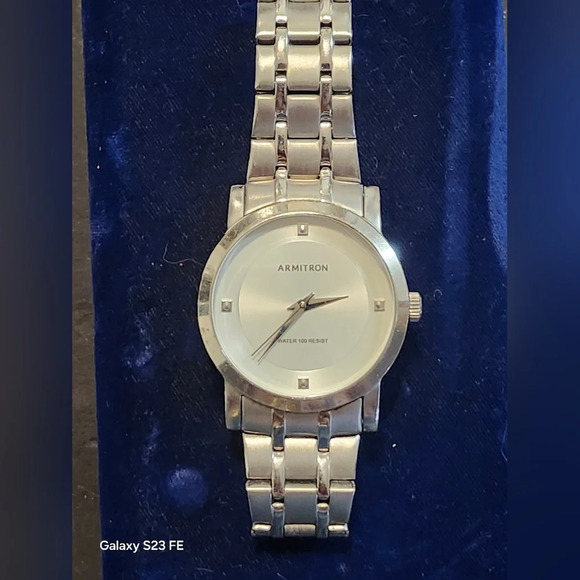 Armitron water resistant mens watch - Picture 2 of 8